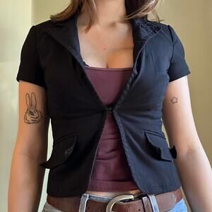 Rampage black mini short sleeve blazer with front clasp size small